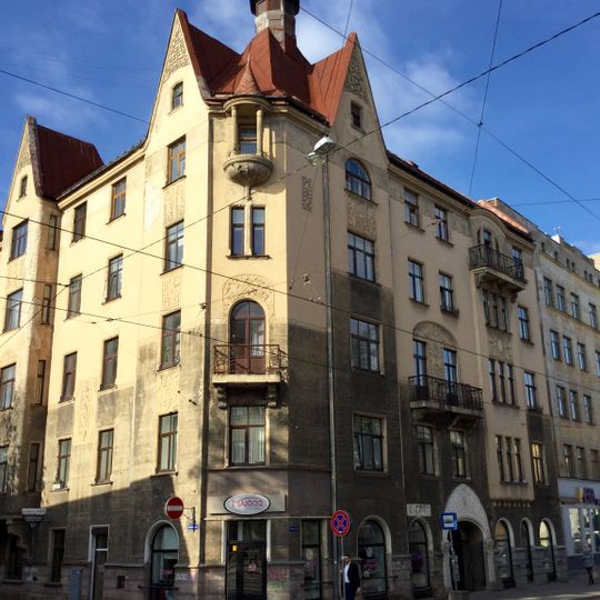 Īres nams ar veikalu