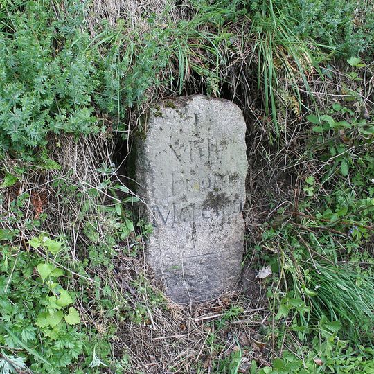 Milestone, 150m W of fingerpost to Hingston Rock