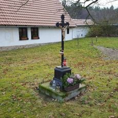 Kříž v jižní části Zaječova