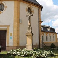 Kříž v Jaroměřicích u fary