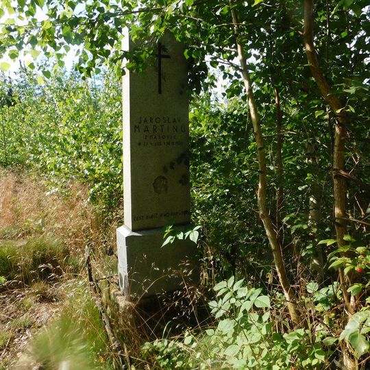 Pomník Jaroslava Martinů v lese u Mašovic