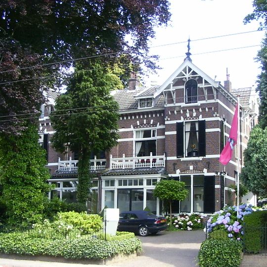 Dubbele villa met tuinhek
