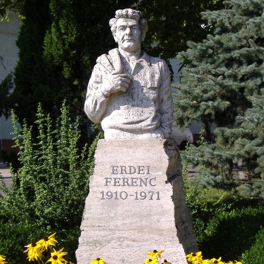Erdei Ferenc-szobor