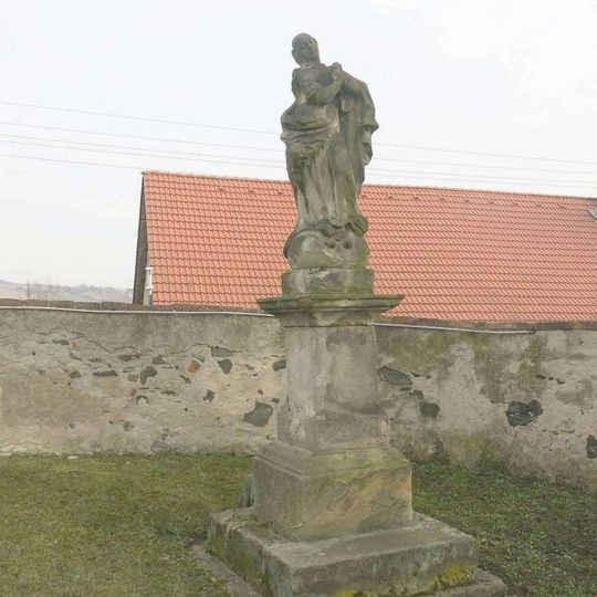 Socha Panny Marie u kostela v Brozánkách
