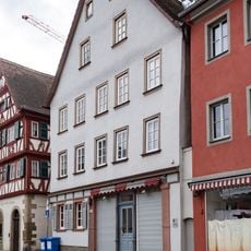 Wohn- und Geschäftshaus