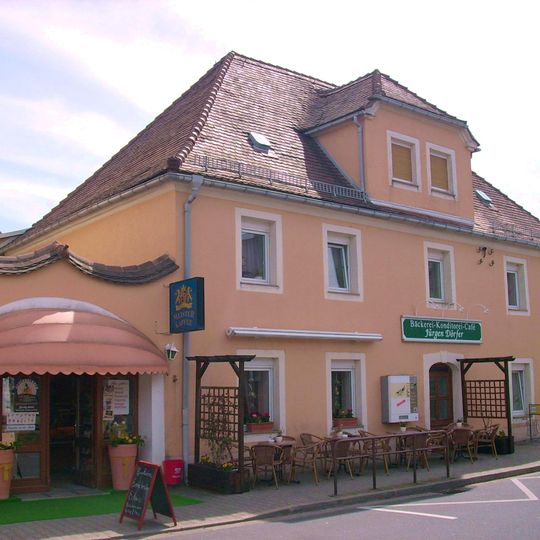 Wohnhaus in halboffener Bebauung und Ecklage Am Marktplatz 20