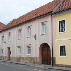 Wohnhaus und Stadtmauer