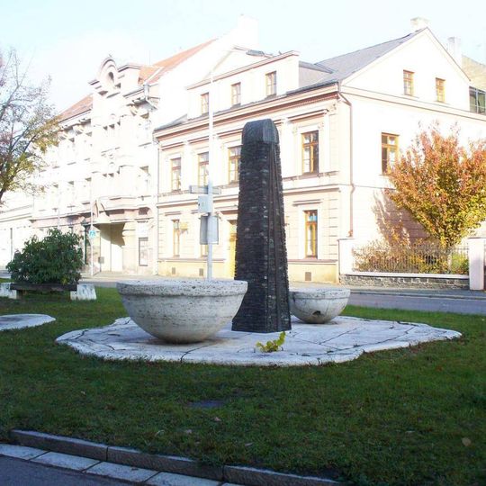 Plastika Fiat Iustitia Pereat Mundus před Okresním soudem v Kolíně