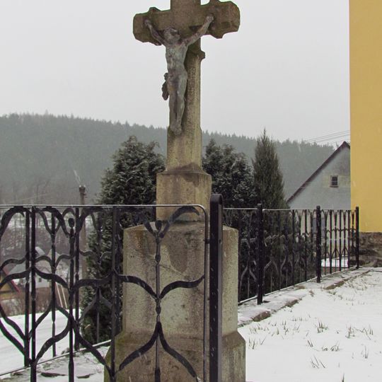 Kříž u kaple v Dolním Smrčném