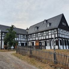 Winkelhof, Wohnhaus (Umgebindehaus) mit angebautem Seitengebäude St. Jacober Hauptstraße 170