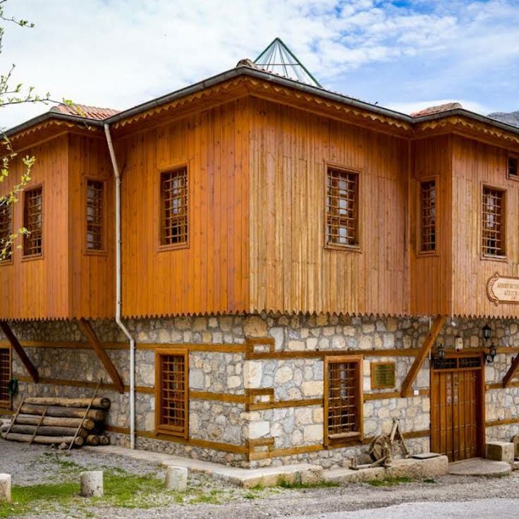 Ahmet Kutsi Tecer Kültür Evi