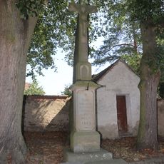 Kříž u kostela sv. Jana Křtitele v Lipníku
