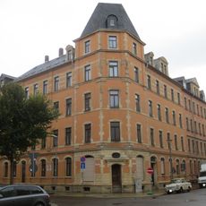 Mietshaus in geschlossener Bebauung in Ecklage Fritz-Matschke-Straße 10