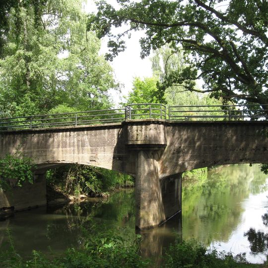 Zweibogige Brücke über die Glonn