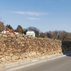 Einfriedungsmauer eines ehemaligen Weinbergs Spitzgrundstraße 15 (bei)