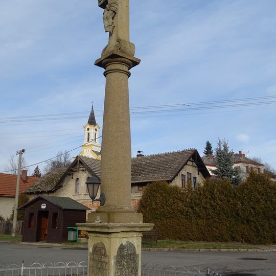 Column with a crucifix in Skořenice