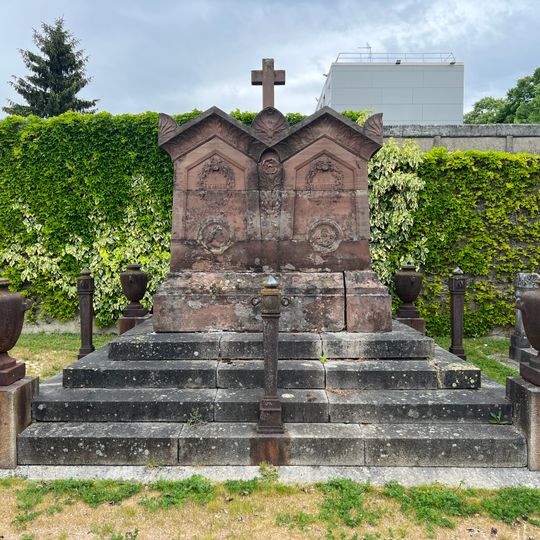 Tombe de la famille Lacarrière