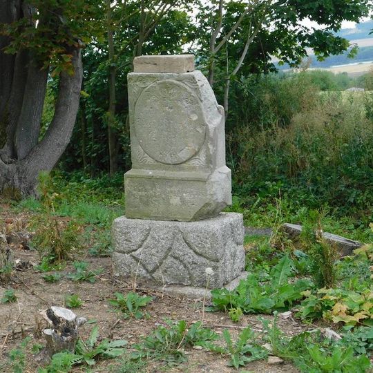 Kříž na západním okraji Lažan