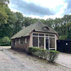 Dennenrode garage