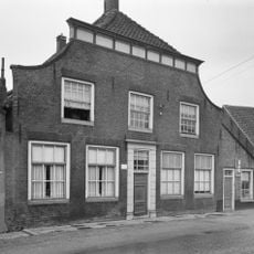 Dorpsstraat 10, Goudswaard