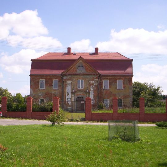 Budynek szkoły , ob. dom mieszkalny