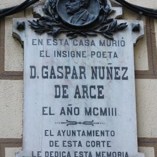 Lápida conmemorativa de Gaspar Núñez de Arce, Madrid