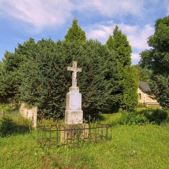 Kříž ve Strupšíně u hlavní silnice