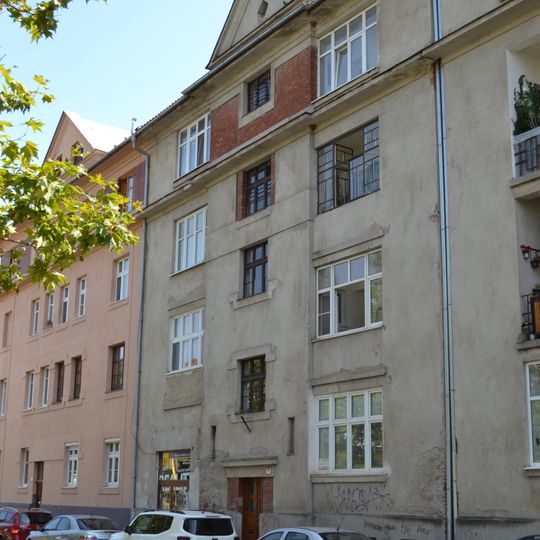 Malá Praha, železničiarske domy, dom bytový-sekcia X.