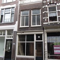 Pand met aan de voorstraatshaven gevel