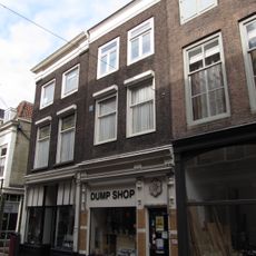 Pand met eenvoudige lijstgevel