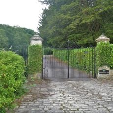 Gatepiers At East End Of Drive To No 7 (Vicarage)