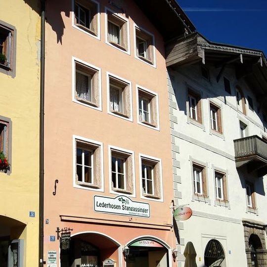 Wohn- und Geschäftshaus