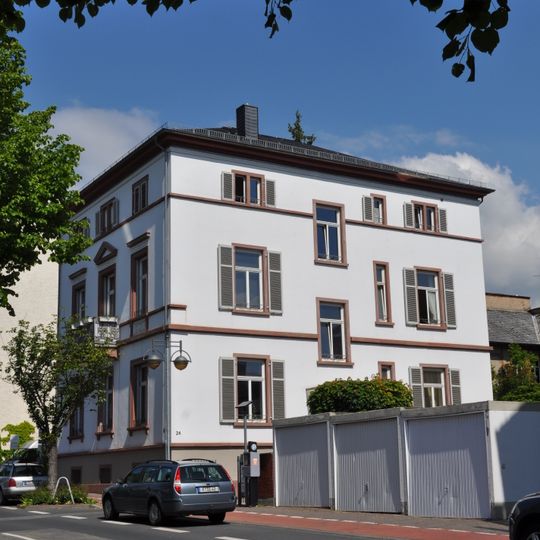 Villa mit Hintergebäude