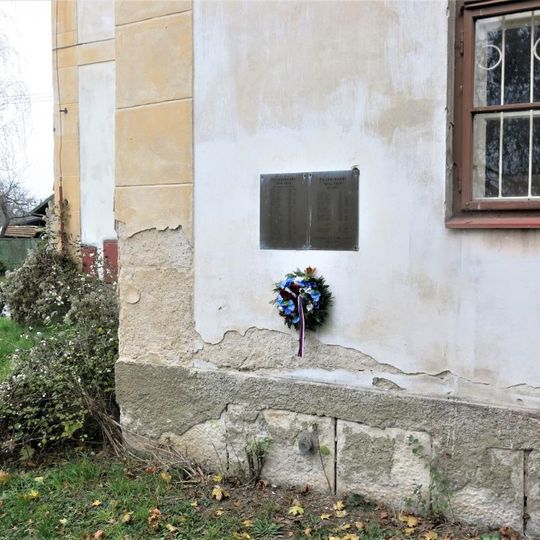 Pamětní deska legionářů na domě 47 v Kostomlatech nad Labem