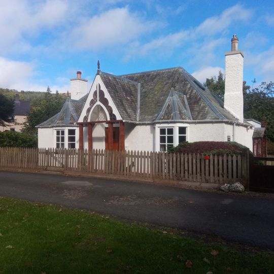 East Lodge, Hangingshaw