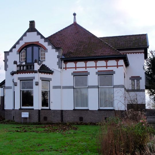 Rentenierswoning met aangebouwd koetshuis