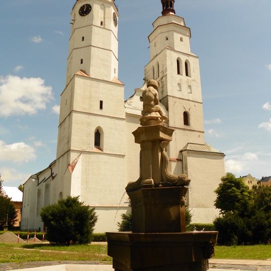 Kašna se sochou Cupida v Krnově na náměstí Osvobození