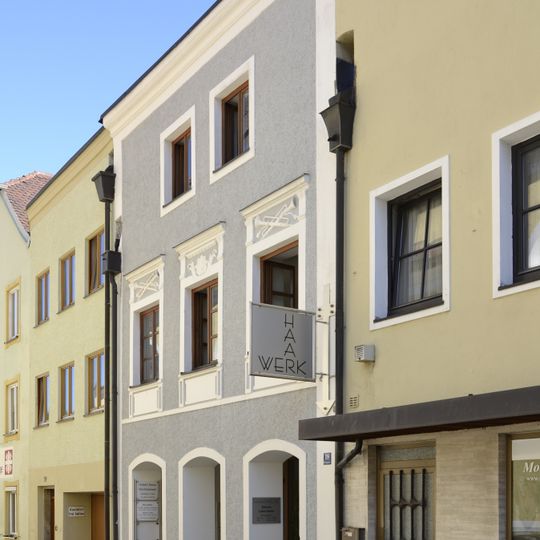 Wohn- und Geschäftshaus