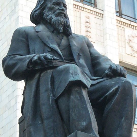 Dmitriy Mendeleyev Haykali
