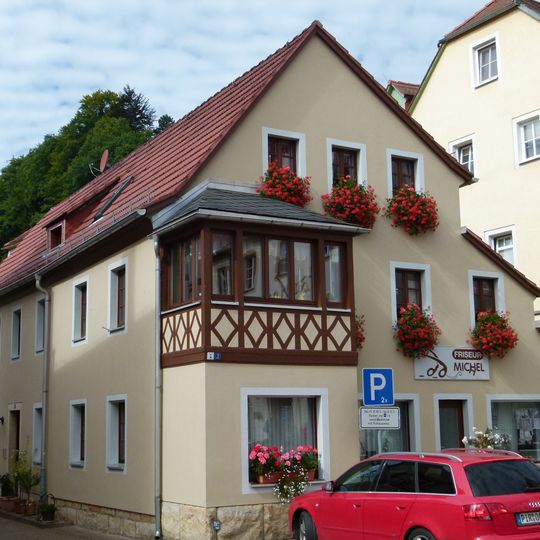 Wohnhaus in offener Bebauung Markt 2