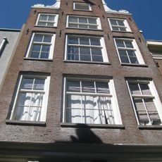 Origineel beneden- en bovenhuis met halsgevel