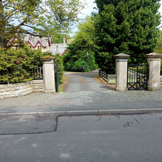 Gatepiers, Dandswall, 10 & 12 Shawpark Road, 8, Selkirk