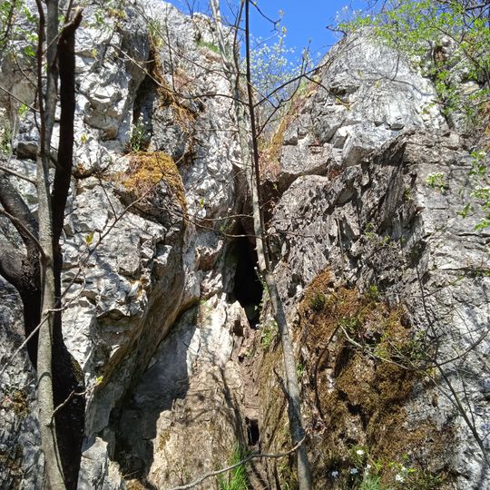 Csákvári Cave