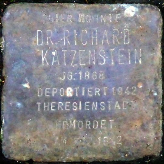 Stolperstein en memoria de Richard Katzenstein