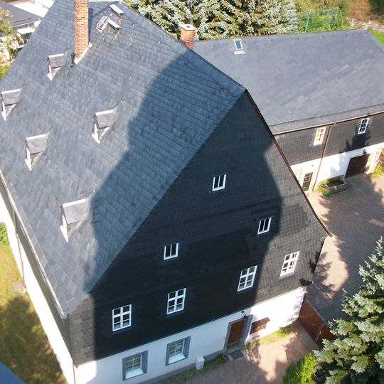 Pfarrhaus mit angebautem Seitengebäude Karlsbader Straße 69