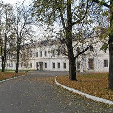 Служебный корпус у Передних ворот — северный корпус богадельни (Измайлово)