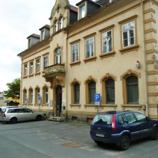 Postgebäude in offener Bebauung Pirnaer Straße 101