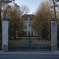 Heeresunteroffiziersakademie – Hauptgebäude und Nebengebäude