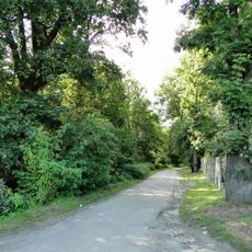 Park dworski (z terenem d. cmentarza kościelnego)