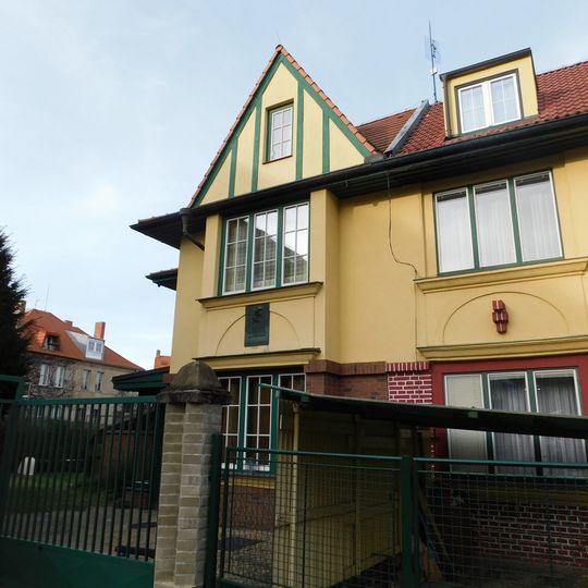 Pamětní deska Františka Fridricha na domě Západní 256/33 na Ořechovce